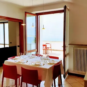 https://villa-vista-lago.it-lombardy.com
